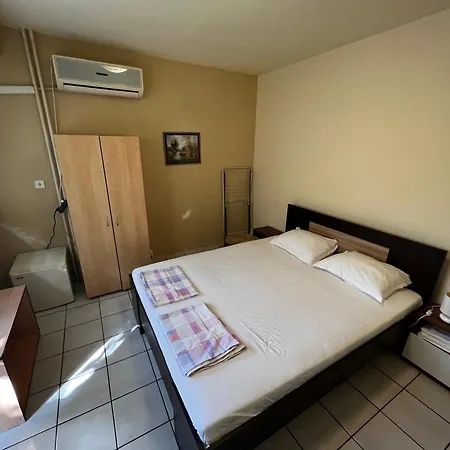 Dvete Brezi Pensjonat Burgas